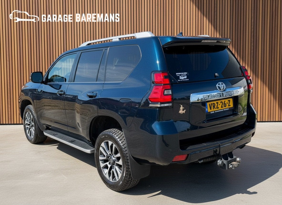 Toyota Land Cruiser 150 2.8 D-4D-F Professional High Roof Bl, Auto's, Automaat, Gebruikt, Euro 6, 4 cilinders