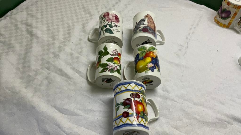 Roy kirkham bekers fruit rozen katten bone china, Huis en Inrichting, Keuken | Servies, Ophalen of Verzenden, Zo goed als nieuw