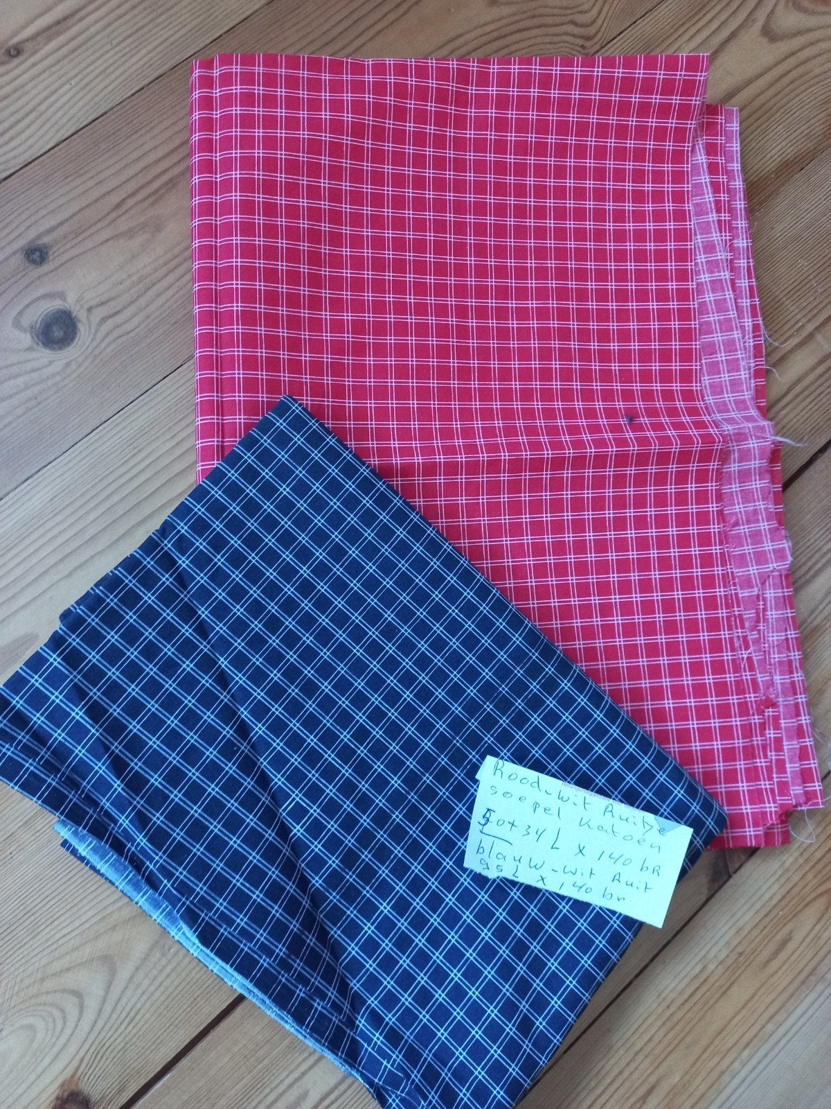Roodwit -50 en 34L. blauw wit 95L x 140Br ruitje dunne katoe, Hobby en Vrije tijd, Stoffen en Lappen, 120 cm of meer, Ophalen of Verzenden