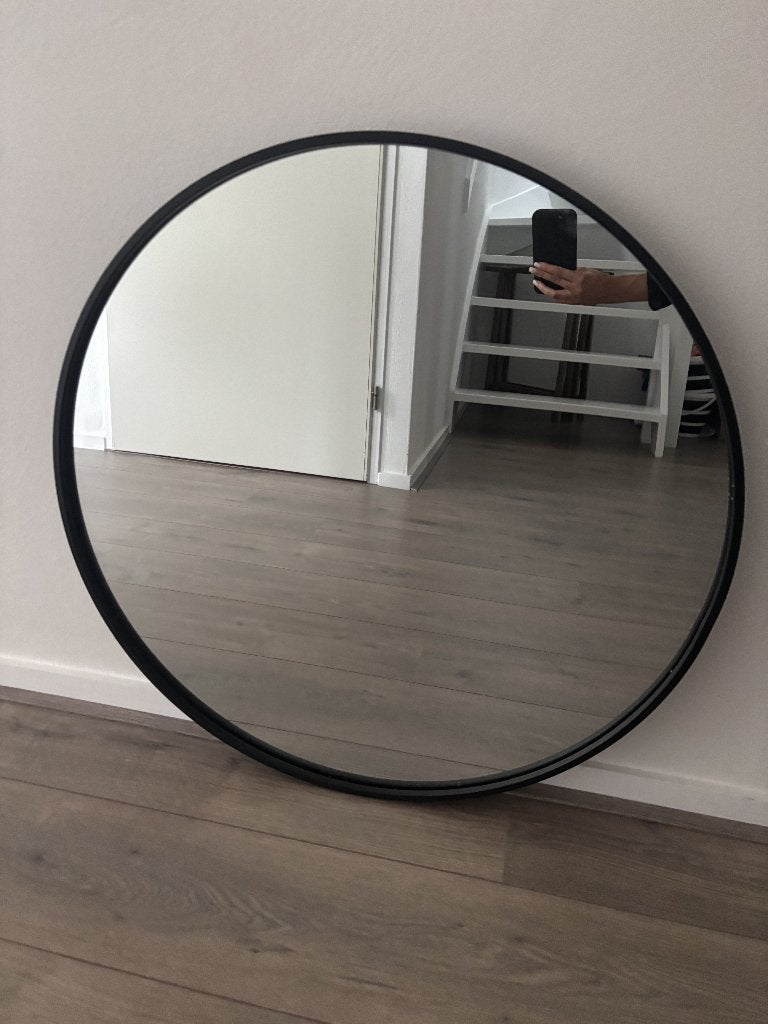 Zwart ronde spiegel met een diameter van 75 centimeter, Huis en Inrichting, Woonaccessoires | Spiegels, Ophalen, Zo goed als nieuw