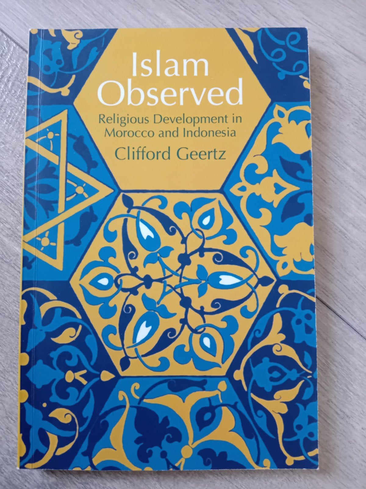 Islam Observed: Religieuze Ontwikkeling Marokko & Indonesië, Ophalen of Verzenden, Gelezen, Geertz, Achtergrond en Informatie