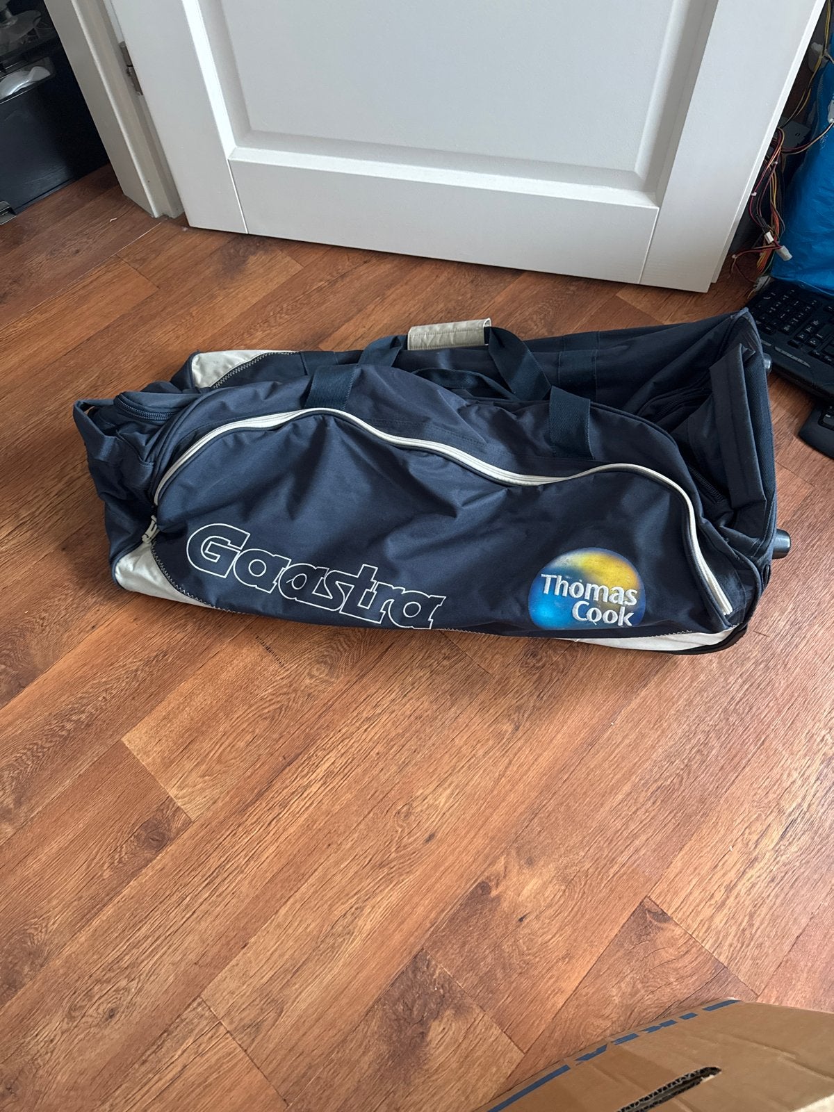 Grote Gaastra Thomas Cook reistas met wieltjes, 30 cm of meer, Gebruikt, Blauw, Ophalen of Verzenden