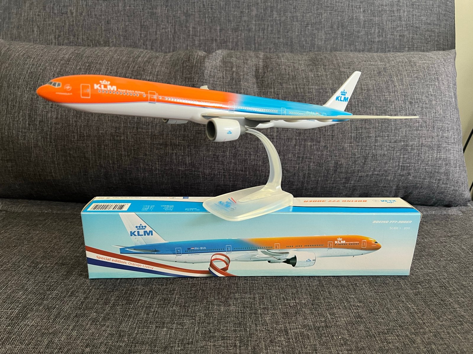 KLM Boeing 777-300ER Special Edition Orange Livery, Overige merken, 1:200 of kleiner, Ophalen of Verzenden, Zo goed als nieuw