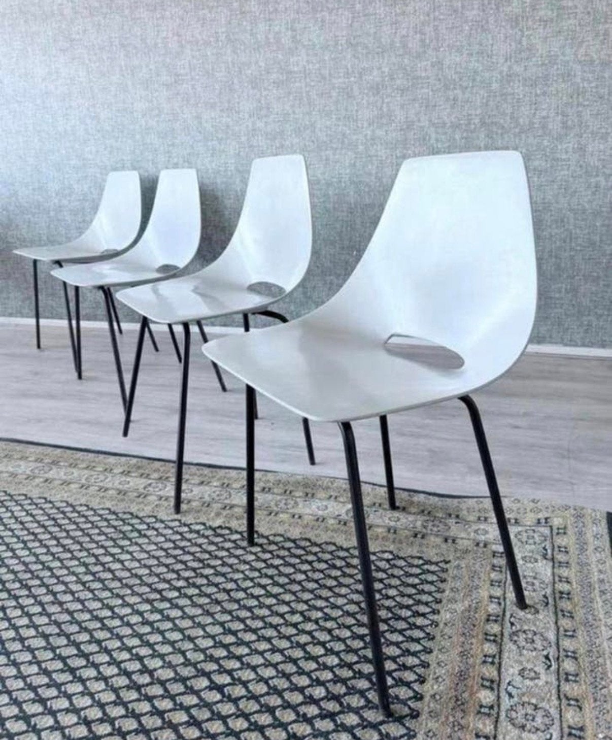 4x Vintage Tonneau chairs design by Pierre Guariche, Ophalen, Vintage French Design, Kunststof, Gebruikt