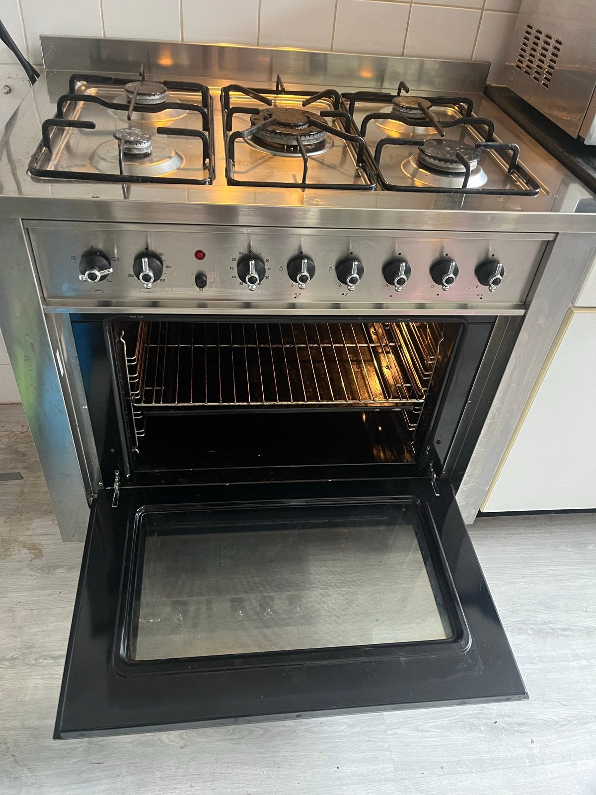 Indesit Vrijstaand Gasfornuis met Oven, Ophalen, Gebruikt, 60 cm of meer, Gas