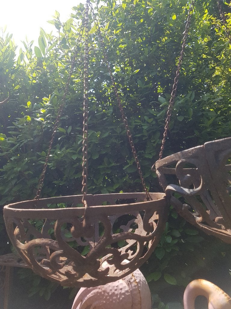 2 half ronde gietijzeren plantenhangers (brocante), Tuin en Terras, Gebruikt, Rond, Ophalen of Verzenden, Balkon