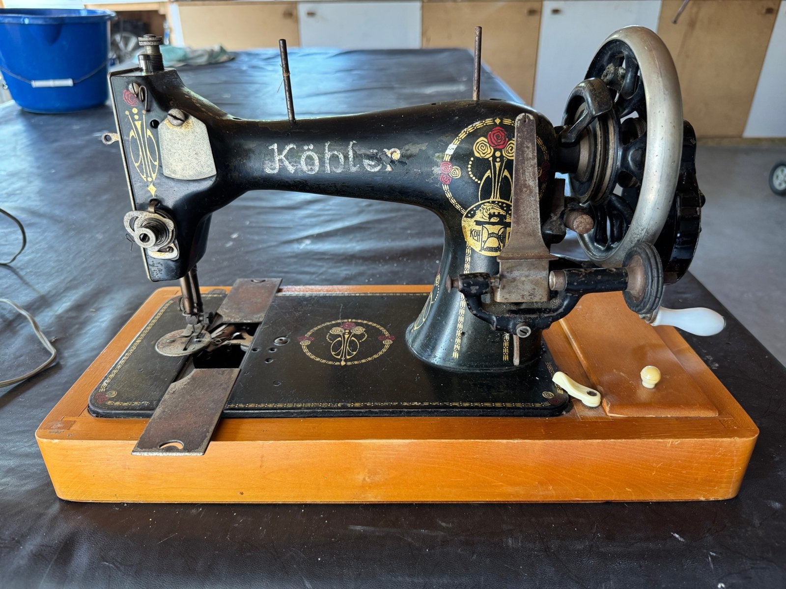 Mooie originele Köhler handnaaimachine met decoraties, Ophalen of Verzenden
