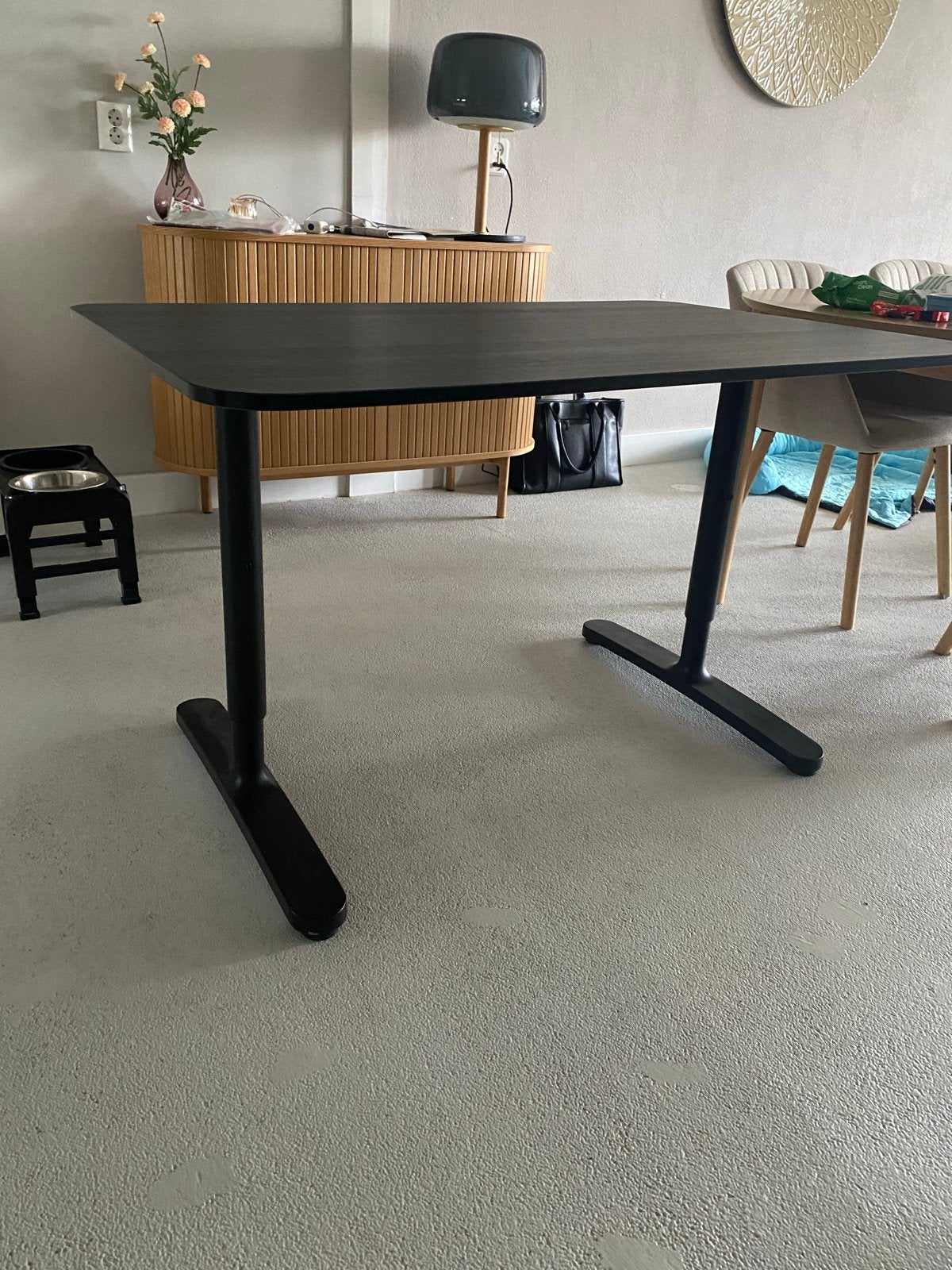 Foto 2 van IKEA Bureau Zwart - 120x80cm, in hoogte verstelbaar