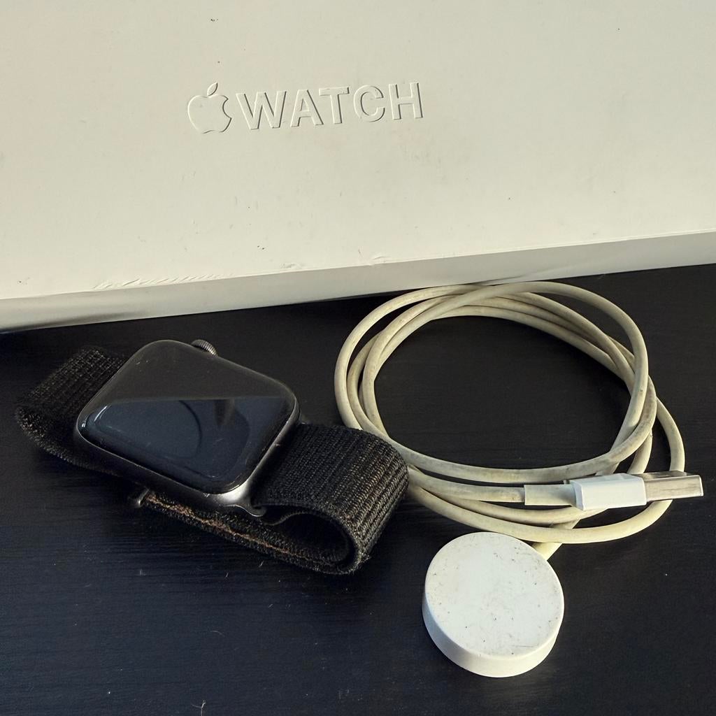 Apple Watch Series 4 GPS, Ophalen, Zwart, IOS, Zo goed als nieuw