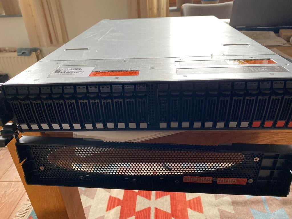 Riverbed NAS : exa; 01360-b010, 20x 1 tb, 4x 100 Gb ssd, Ophalen, Zo goed als nieuw