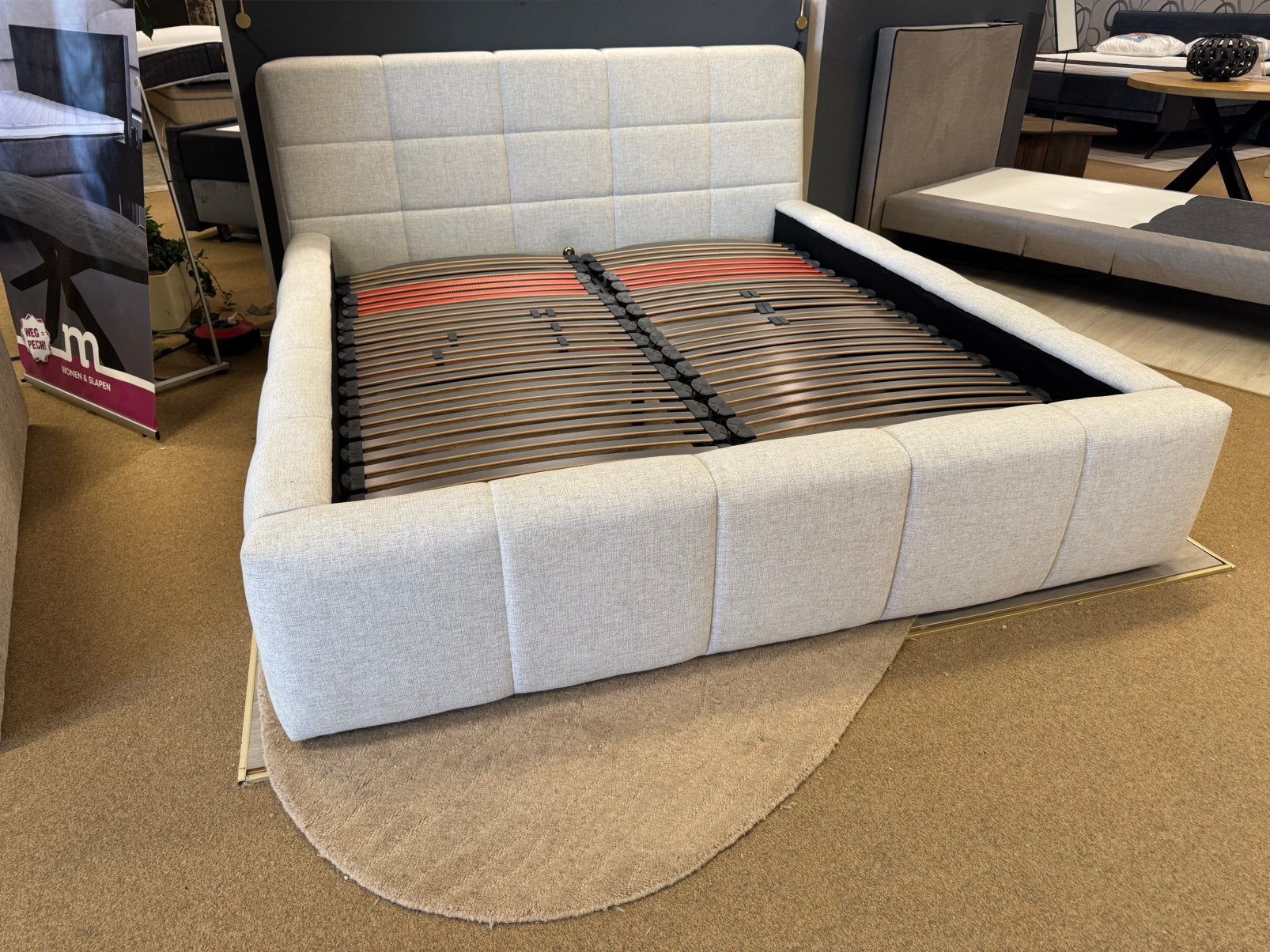 Ledikant 180x200 Beige stof+Lattenbodem Direct/Leverbaar, Ophalen, Verstelbaar, #Bedden#Ledikant#2-Persoons#Lattenbodem#Beige#180