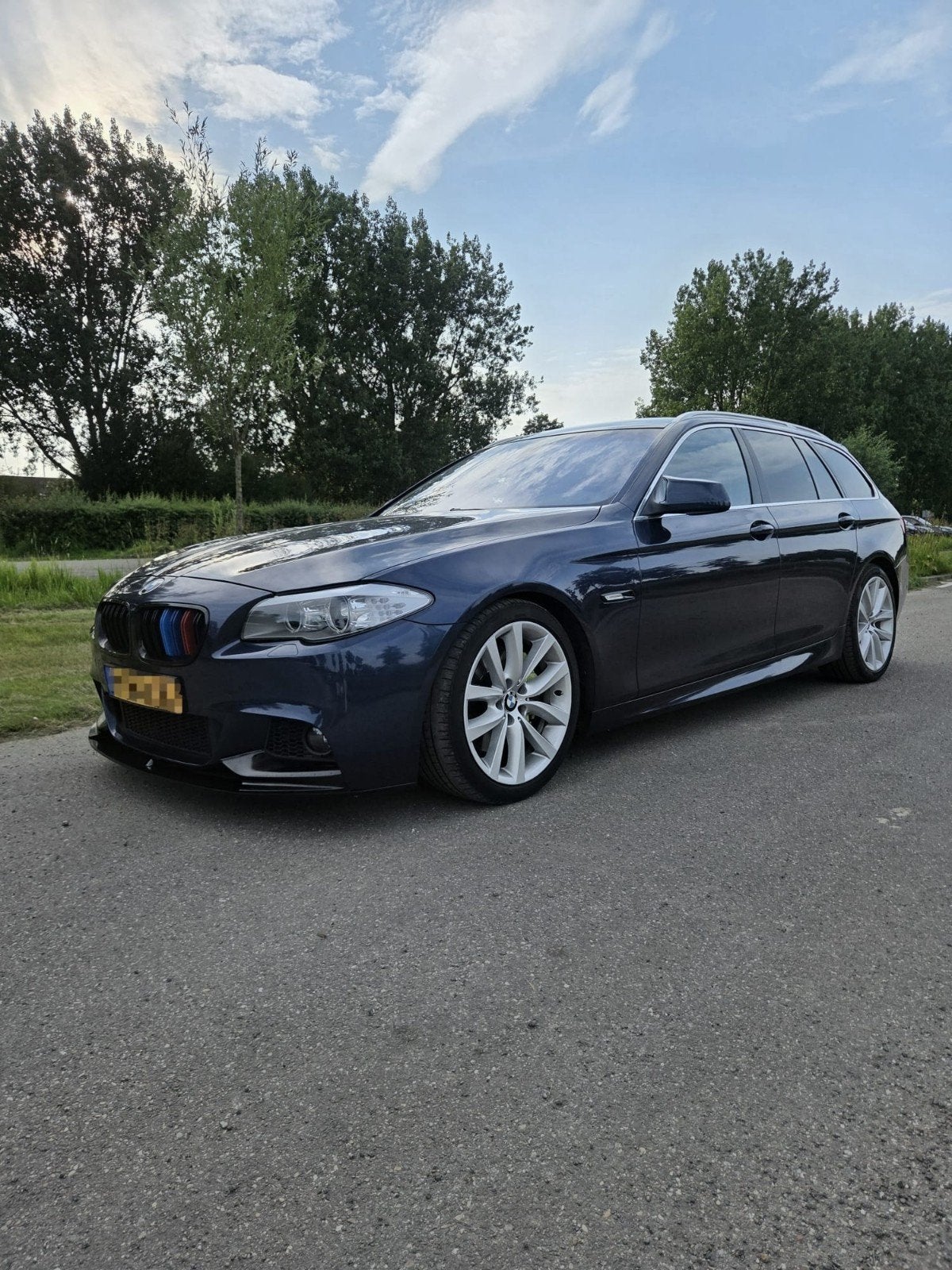 BMW F11 535i xDrive Touring M-Pakket | trekhaak | carplay, Automaat, Navigatiesysteem, Zwart, Blauw