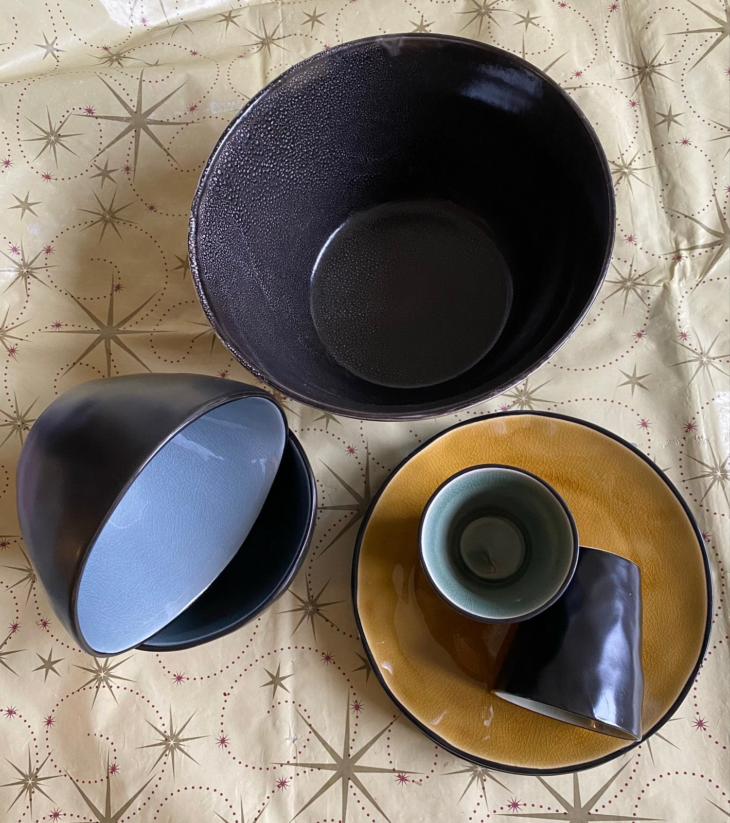 Servies set: 2 kommen, 1 bord en 2 kopjes, Overige merken, Keramiek, Nieuw, Ophalen of Verzenden