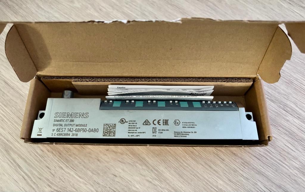 SIEMENS - Simatic - ET 200eco PN - 8DO - 6ES7142-6BF50-0AB0, Hobby en Vrije tijd, Www.siemens.com, Www.siemens.com, Ophalen of Verzenden