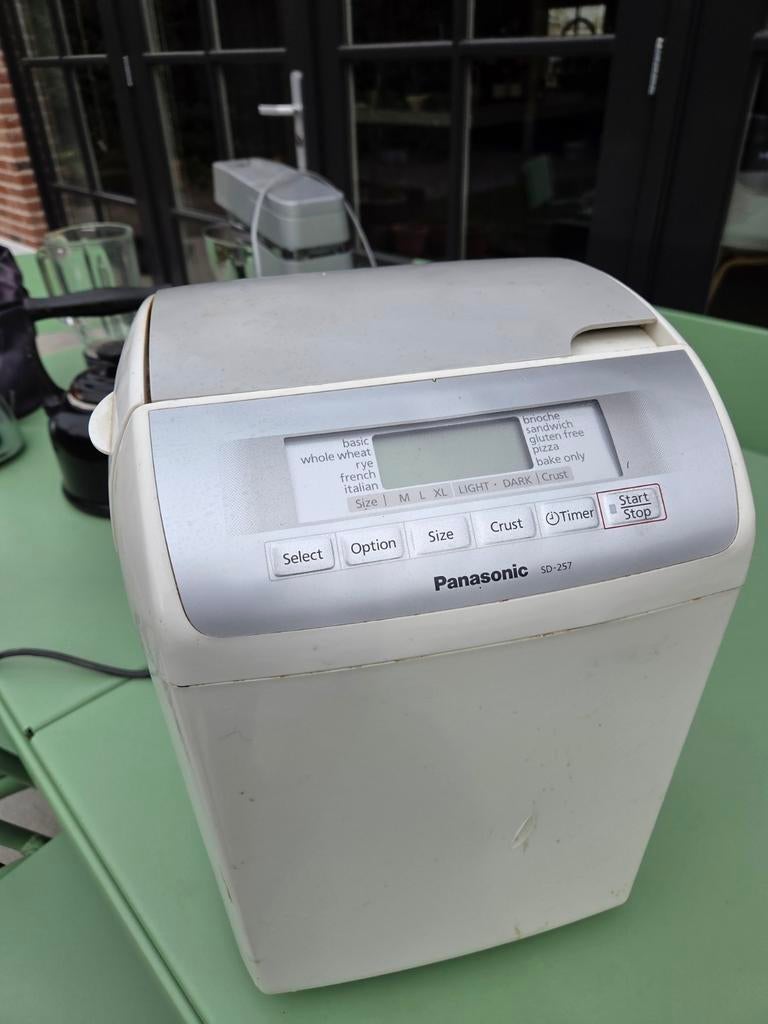 Broodbakmachine Panasonic SD-257, Witgoed en Apparatuur, Broodbakmachines, 800 tot 1200 gram deeg, Ophalen, Met timer, Gebruikt