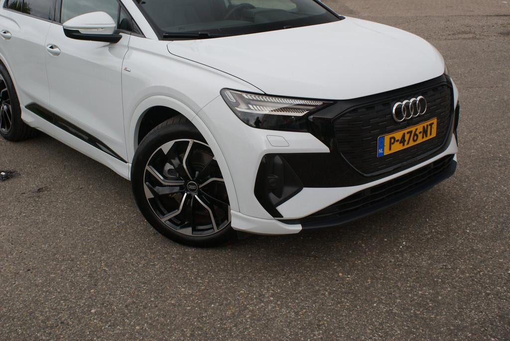 Audi Q4 e-tron 50 quattro Launch edition S Competition 77 kW, Zwart, Wit, 1283 min, 2110 kg