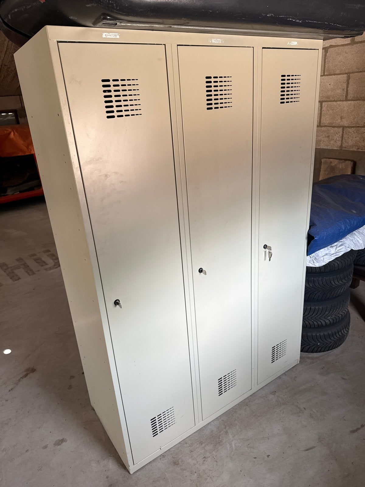 3-deurs lockerkast 120x180x50 cm - Ideaal voor opslag, Ophalen, Zo goed als nieuw