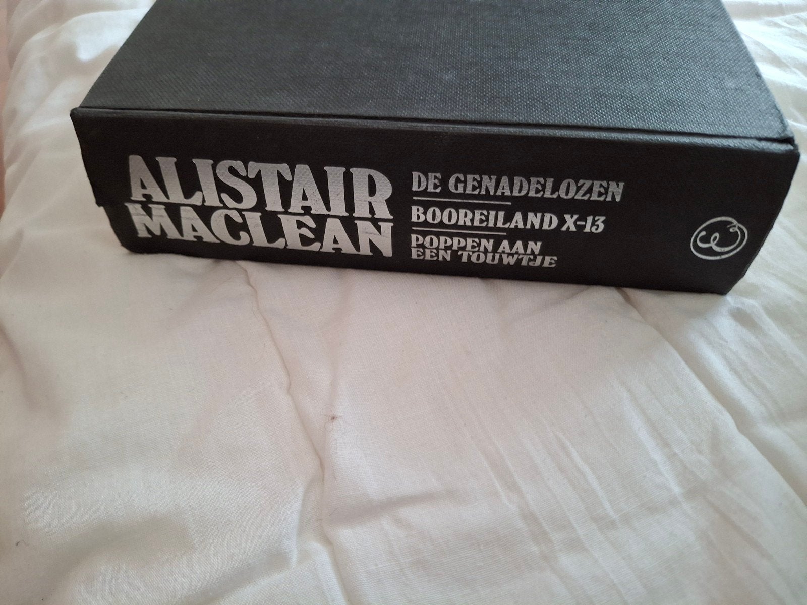 Alistair MacLean Omnibus - De Genadelozen, Booreiland X-13, Boeken, Ophalen of Verzenden, Gelezen, Alistair MacLean, Nederland