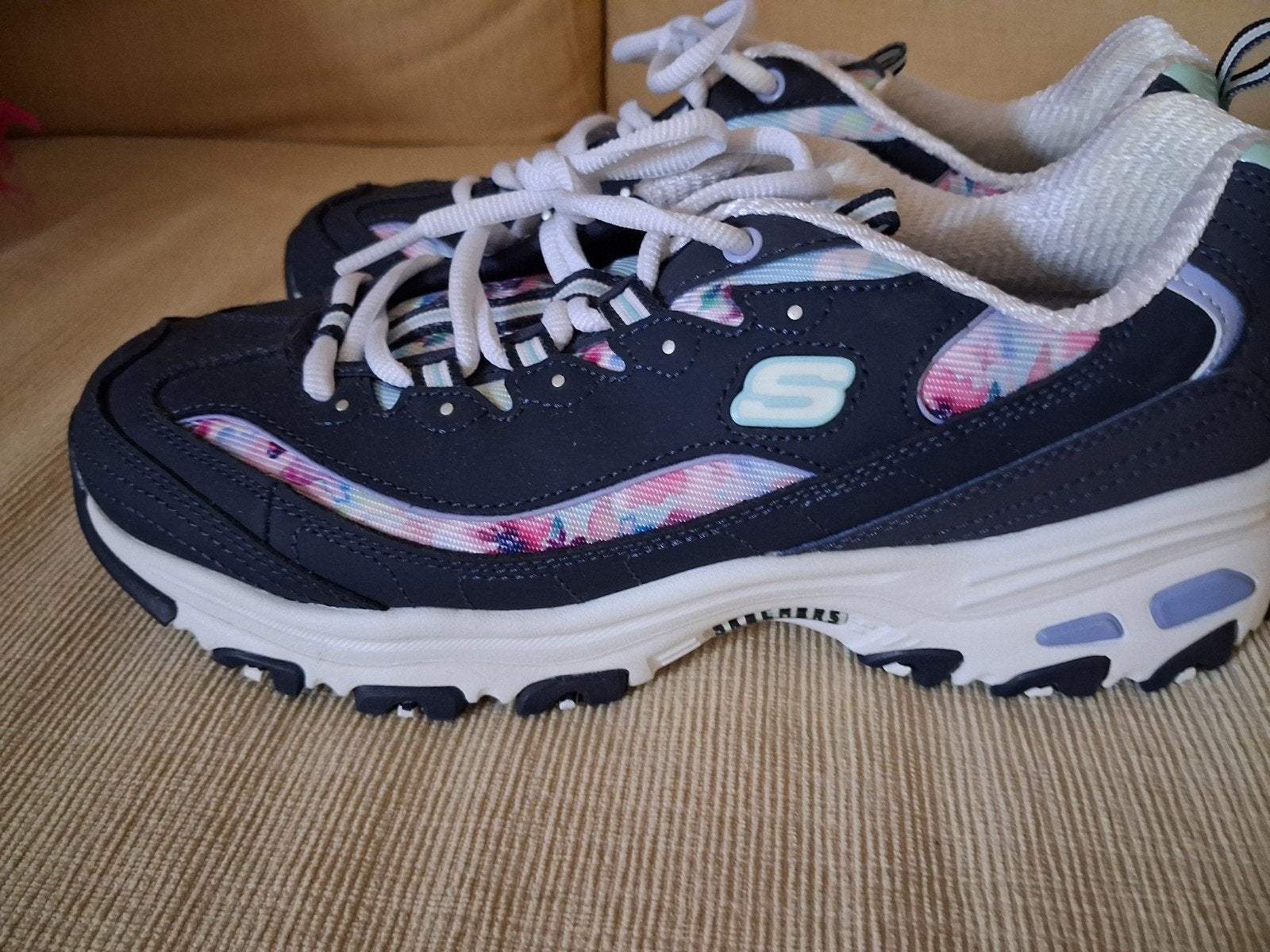 Skechers D'Lites Air-Cooled Memory Foam Sneakers, Kleding | Dames, Schoenen, Ophalen, Zo goed als nieuw, Sneakers of Gympen