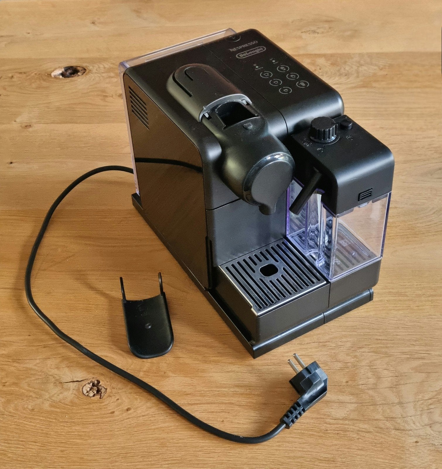 Nespresso De'Longhi Lattissima Touch, Gebruikt, Espresso apparaat, Ophalen of Verzenden, 2 tot 4 kopjes