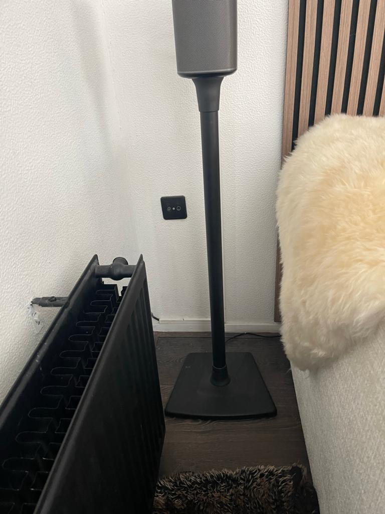 Sonos One SL op standaard - Zwart, Audio, Tv en Foto, Luidsprekers, Ophalen, Zo goed als nieuw, Sonos, Minder dan 60 watt