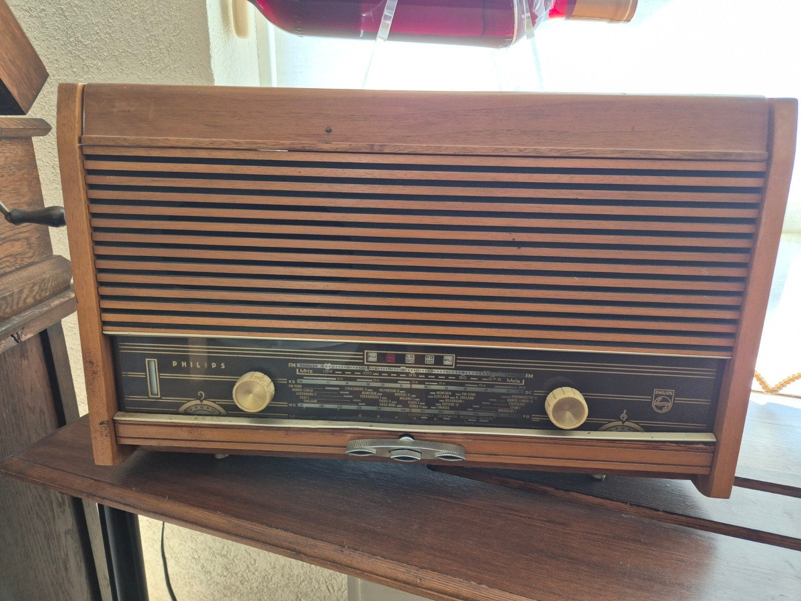 Philips klassieke buizentafelradiogrammofoon, Antiek en Kunst, Antiek | Tv's en Audio, Ophalen