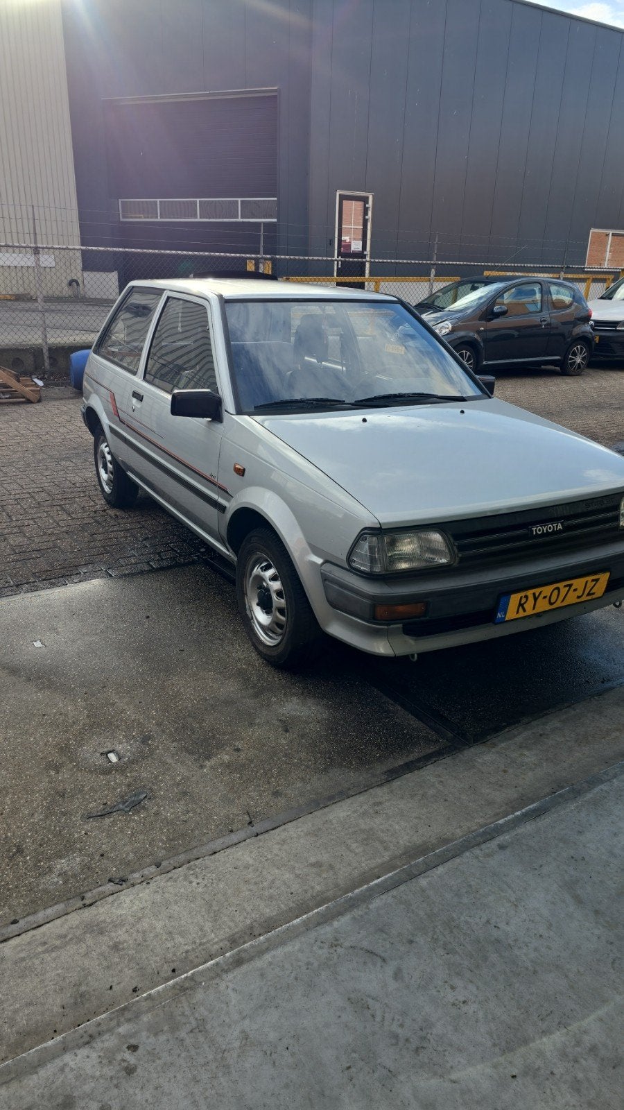 Gezocht: Voorschermen Toyota Starlet P7 1987 L+R, Ophalen of Verzenden, Voor, Toyota, Spatbord