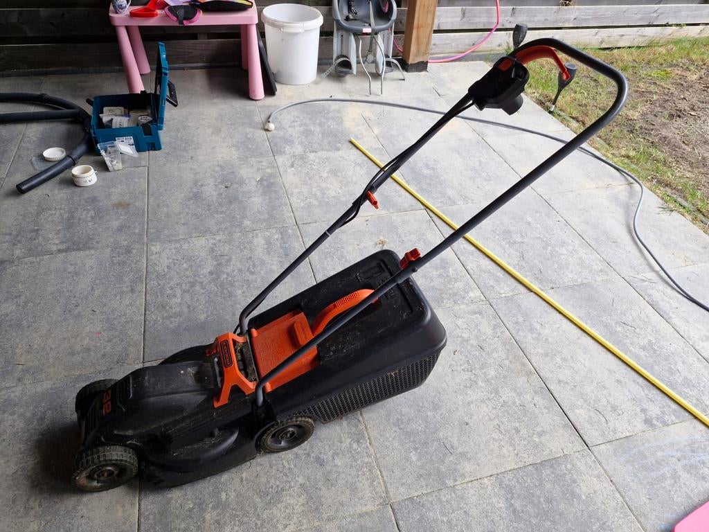 Black+Decker elektrische grasmaaier 1000W 32cm, Ophalen, Cirkelmaaier, Gebruikt, Elektrische grasmaaier