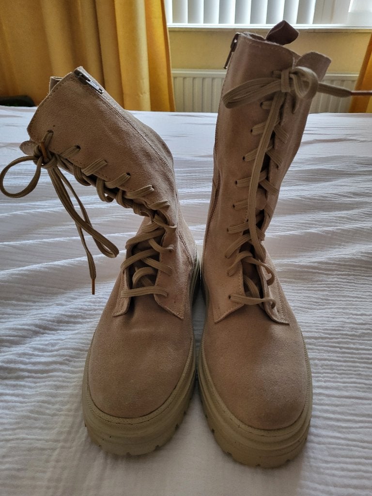 Harper, suède laarsjes, maat 38, Hoge laarzen, Beige, Ophalen of Verzenden, Zo goed als nieuw