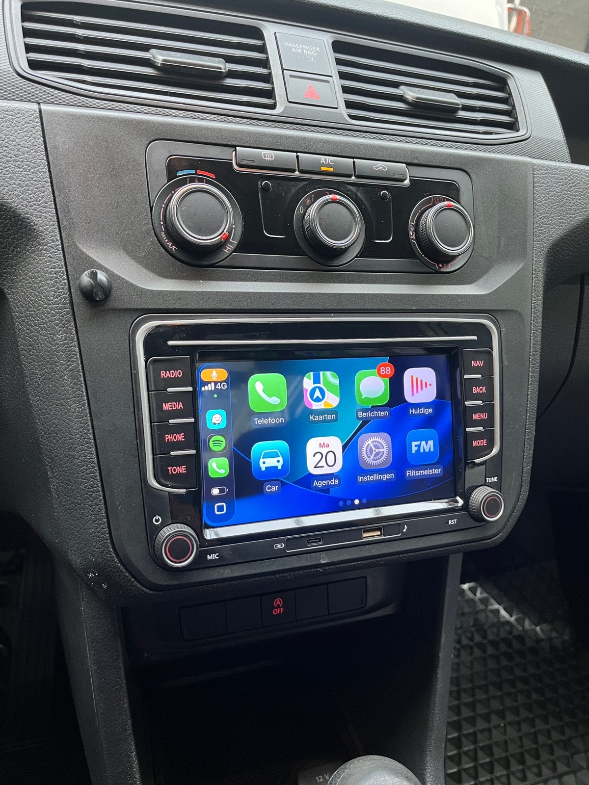 Apple CarPlay / radio scherm volkswagen / seat inc montage, Ophalen, Zo goed als nieuw