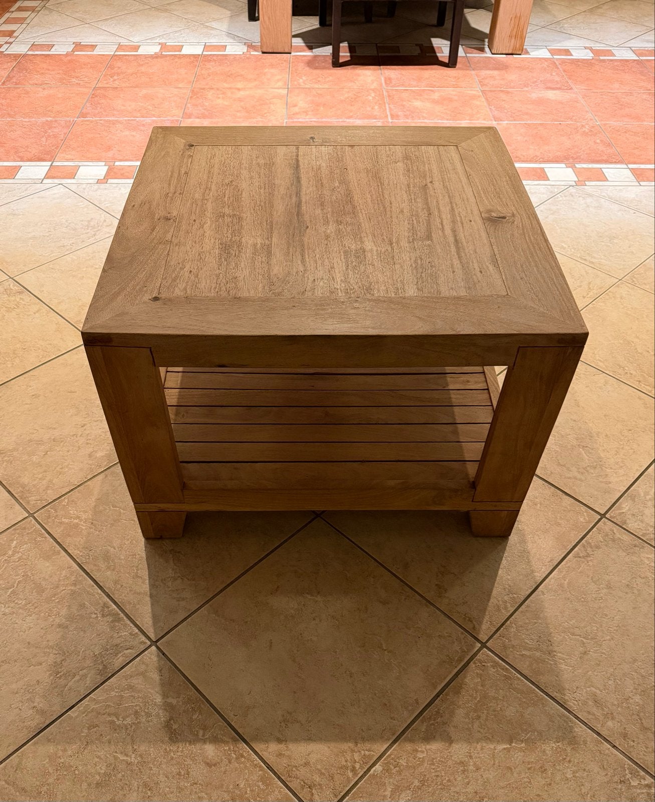 Nette stevige massief houten salontafel met opbergruimte, Gebruikt, 100 tot 150 cm, Vierkant, 5 – 50