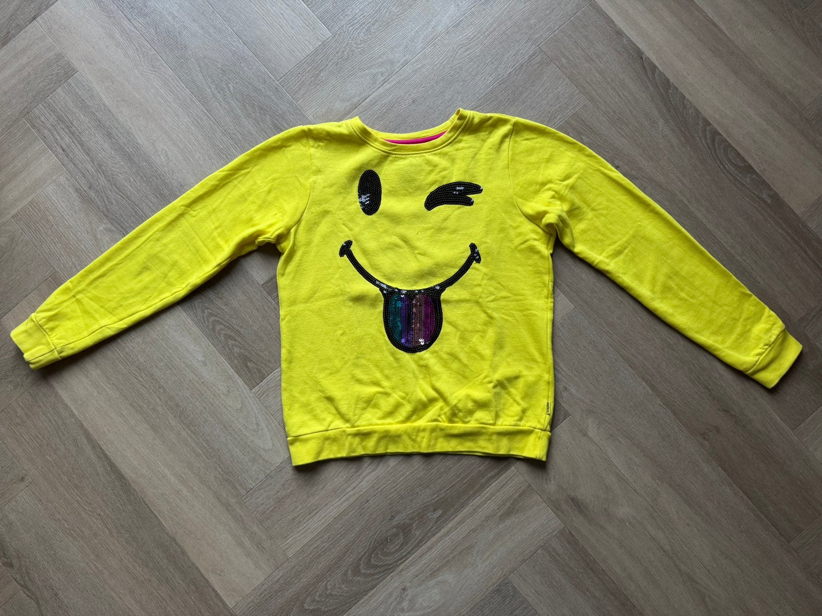 Smiley world trui geel maat 170/176, Ophalen of Verzenden, Zo goed als nieuw, Meisje, Trui of Vest