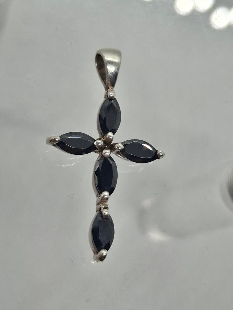 Zilveren Kruisje 925 met Donkerblauwe Steentjes, Sieraden, Tassen en Uiterlijk, Kettinghangers, Blauw, Ophalen of Verzenden, Zo goed als nieuw