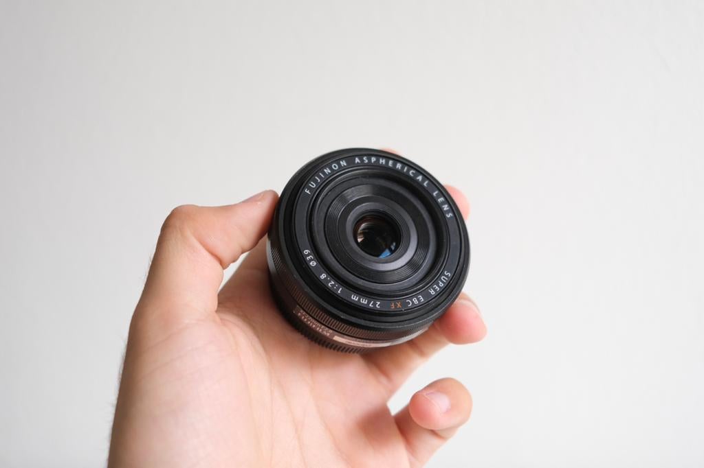 Fujifilm 27mm F2.8 + Squarehood, Audio, Tv en Foto, Fotografie | Lenzen en Objectieven, Ophalen of Verzenden, Gebruikt, Standaardlens
