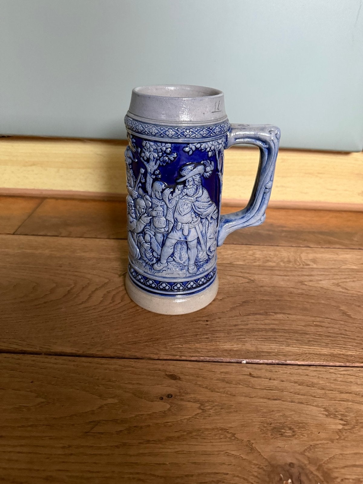 Vintage Duitse 1 liter bierpul met reliëf, Ophalen of Verzenden
