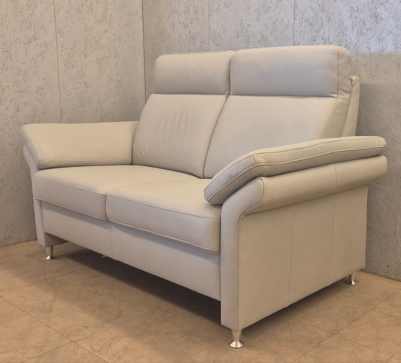 Luxe 2-zits bank 100% leer lichtgrijs als nieuw, Ophalen, 150 tot 200 cm, Tweepersoons, Zo goed als nieuw