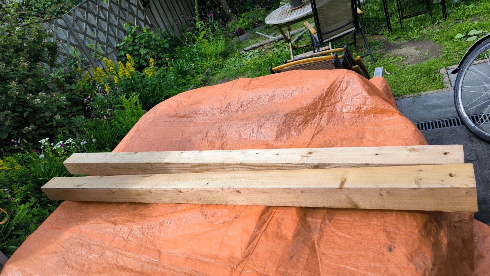 Twee gebruikte houten balken, 230 cm lang, Doe-het-zelf en Verbouw, Hout en Planken, Ophalen, Gebruikt, 200 tot 250 cm, 50 mm of meer