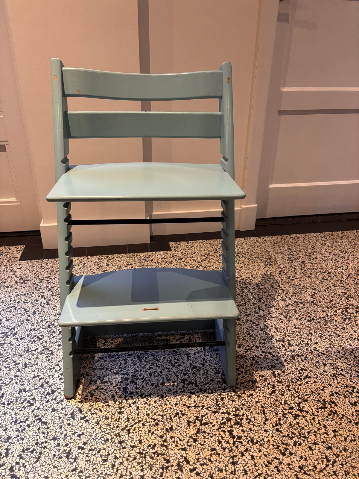 Stokke Tripp Trapp meegroeistoel in lichtblauw, Ophalen, Gebruikt, Meegroeistoel, Aanschuifbaar