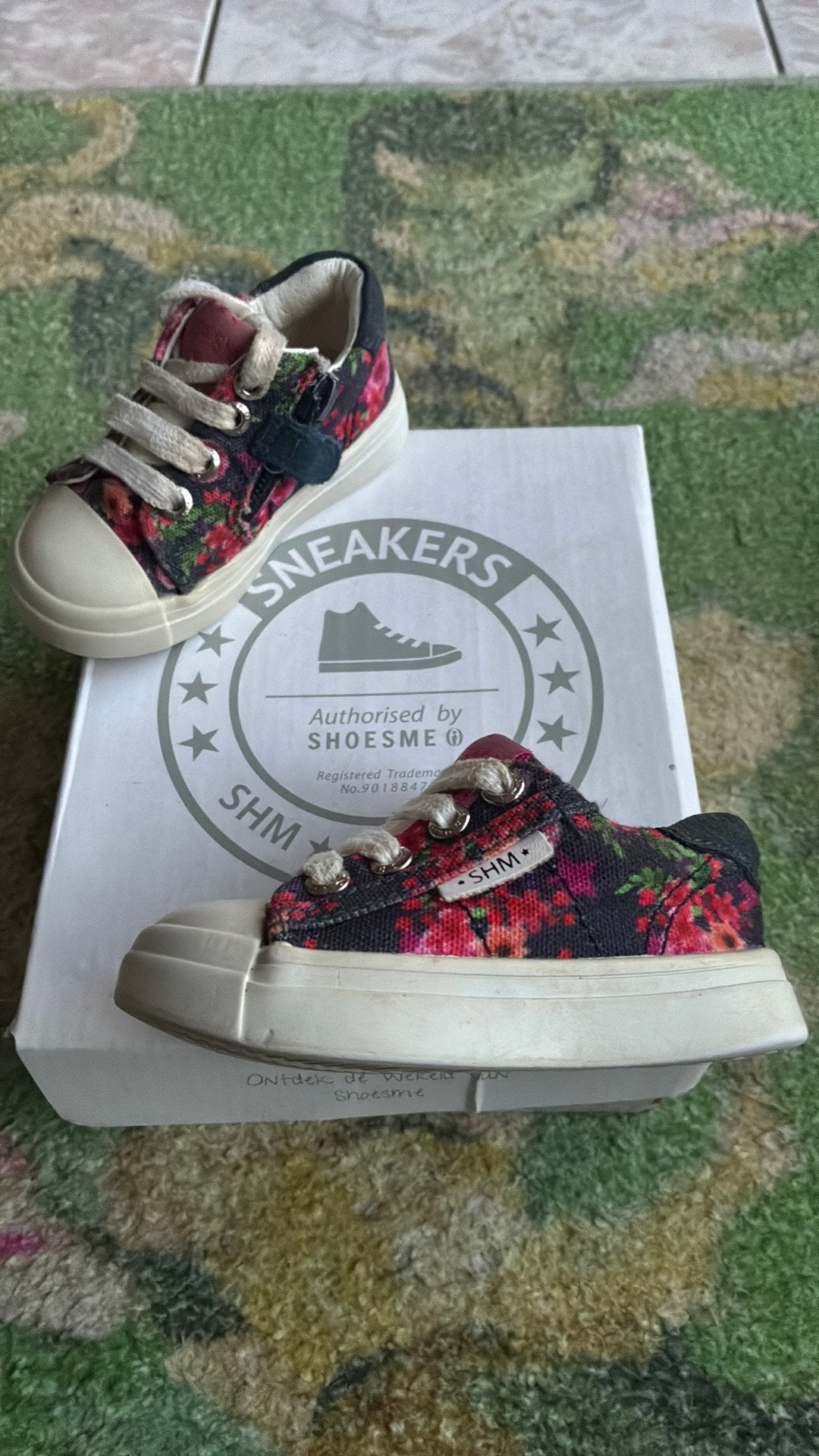 Shoesme sneakers maat 20 met bloemenprint, Gebruikt, Meisje, Schoenen, Ophalen of Verzenden