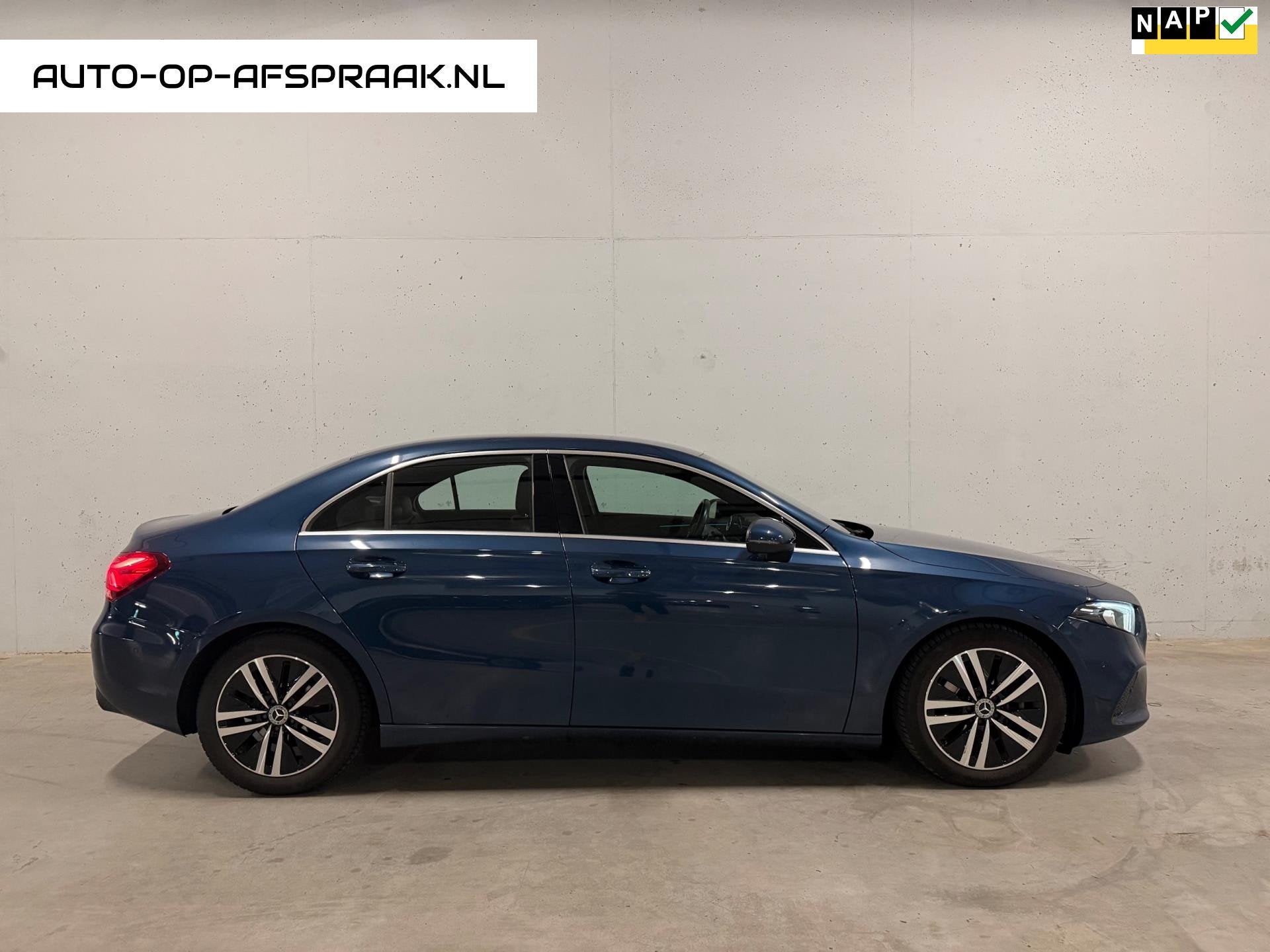 Mercedes-Benz A-klasse 180 d AMG Navi Camera Automaat Leer C, Gebruikt, Euro 6, 4 cilinders, Blauw