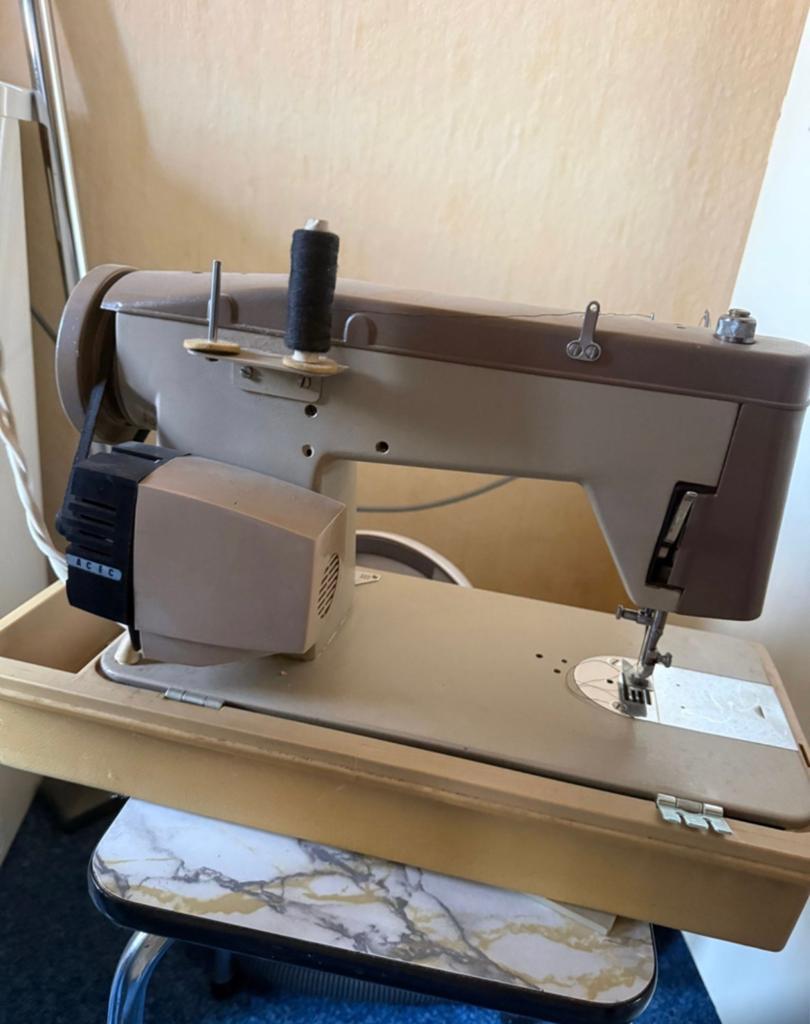 Goed naaimachientje, Hobby en Vrije tijd, Naaimachines en Toebehoren, Ophalen, Zo goed als nieuw, Naaimachine, Overige merken
