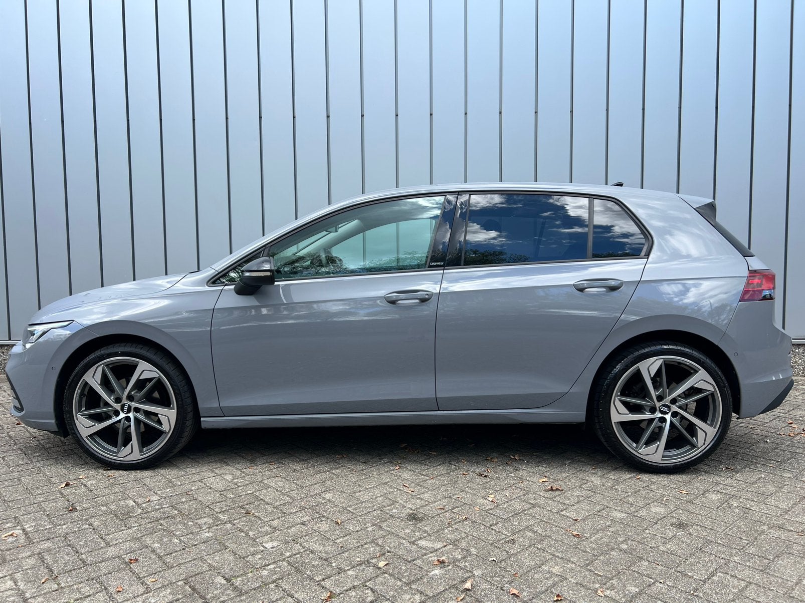 Volkswagen Golf 1.0 TSI 19” DEALERONDH ACC SFEER CRPLAY CLIM, Stof, 999 cc, 1300 kg, Hatchback
