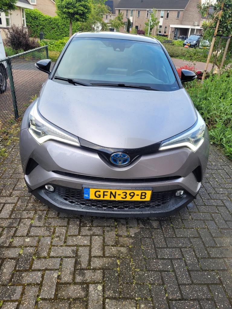 Toyota C-HR 1.8 Hybrid 122pk CVT 2017 Grijs   Bi-Tone, Auto's, Toyota, Stof, 725 kg, 4 cilinders, 98 pk