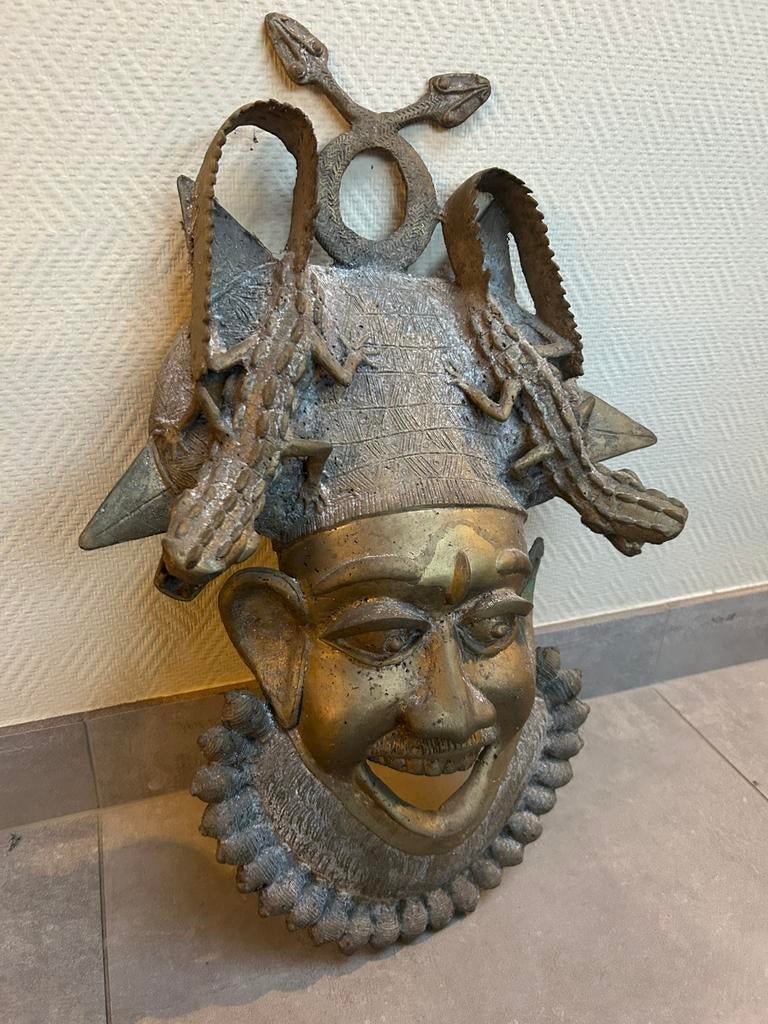 Groot Afrikaans masker – messing / brons – 65 cm – Tikar, Antiek en Kunst, Ophalen of Verzenden
