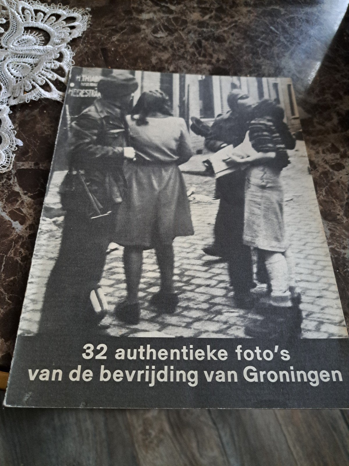 32 authentieke foto's van de bevrijding van Groningen, Boeken, Ophalen of Verzenden, 20e eeuw of later, Gelezen, N.V. FORESTA