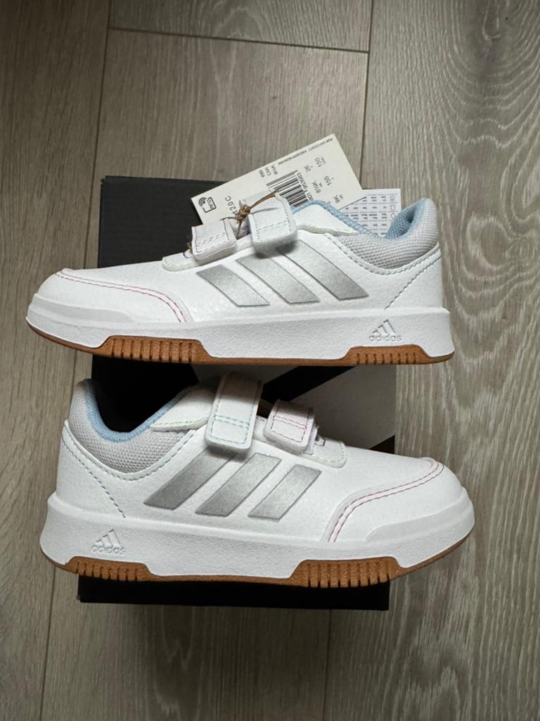 Sneakers adidas 26, Kinderen en Baby's, Babykleding | Schoentjes en Sokjes, Ophalen of Verzenden, Nieuw, Jongetje of Meisje, Schoentjes