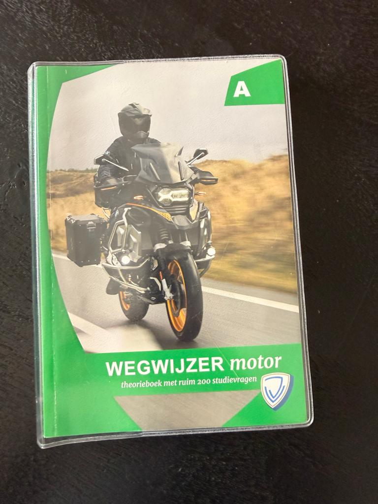 Wegwijzer Motor Theorieboek + Examentraining (2024/2023), Boeken, Ophalen of Verzenden, Zo goed als nieuw, Overige niveaus