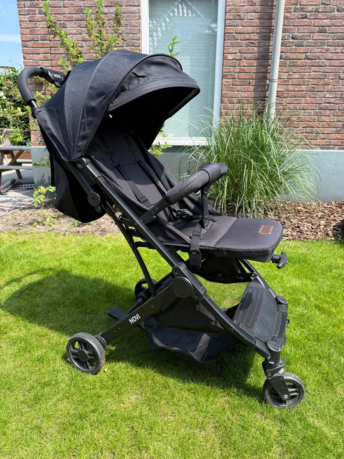 Zwarte inklapbare Novi buggy, Ophalen, Gebruikt, Overige merken