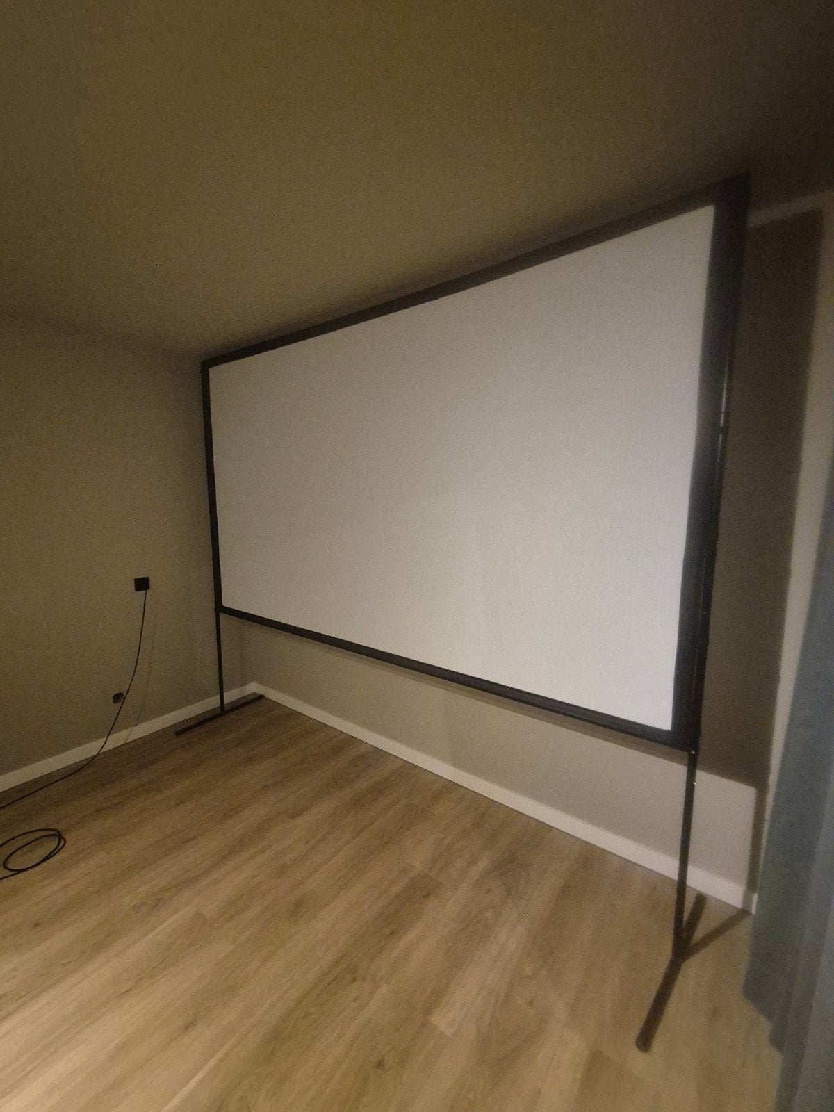 Groot Beamer Scherm met Stevige Standaard, Audio, Tv en Foto, Ophalen, Handmatig, Zo goed als nieuw
