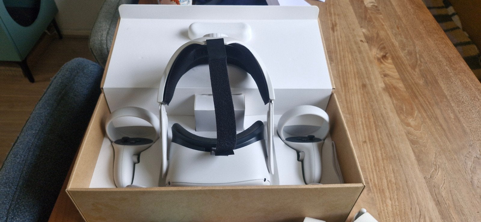 Oculus Quest 2 VR-bril met controllers en accessoires, Spelcomputers en Games, Virtual Reality, Ophalen, Zo goed als nieuw, VR-bril